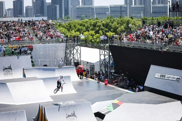 地铁里的体育盛宴，城市流动空间中的观赛新场景