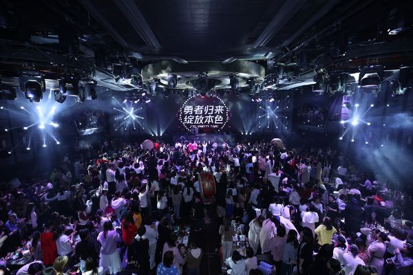 激情碰撞，实时狂欢！揭秘罗宾体育直播如何重塑体育娱乐新体验