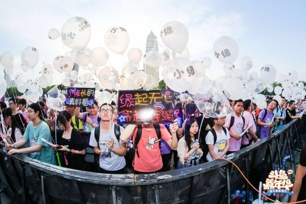 从直播间到万人狂欢，解码叨叨体育直播的流量密码