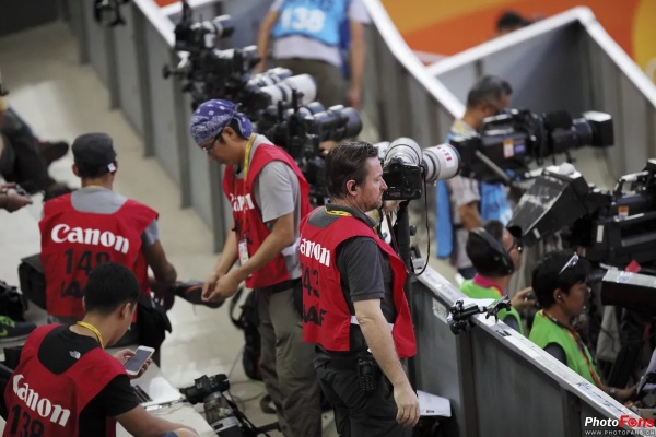 从镜头前到赛场边,张玥如何重塑中国体育直播的视觉语言 从镜头前到赛场边,张玥如何重塑中国体育直播的视觉语言