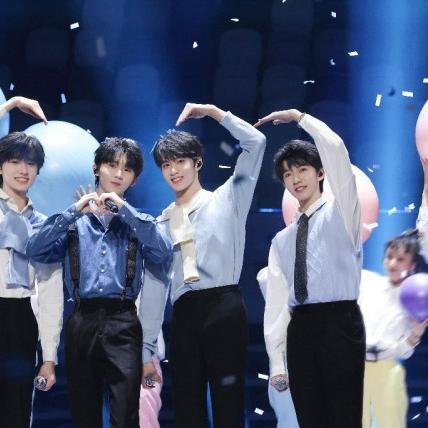 实时激情与历史回顾，体育直播与回放的双面魅力