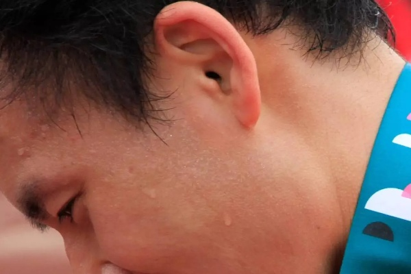 汗水与镜头，体育生直播背后的挑战与蜕变