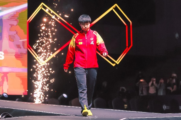 足下生辉，赛场生辉，探秘体育直播中的鞋类品牌战略