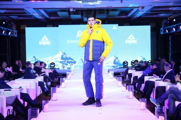 智控温度,决胜寒冬,解析体育直播棉衣的科技创新与时尚价值 智控温度,决胜寒冬,解析体育直播棉衣的科技创新与时尚价值