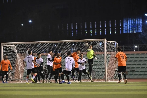 足下生辉，赛场生辉，探秘体育直播中的鞋类品牌战略