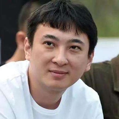 体育直播的黄金时代，电视媒体的转型与挑战