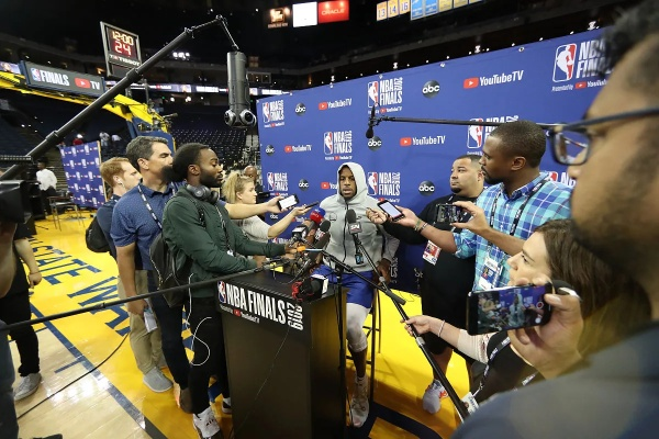 体育直播与体育明星，数字时代的共生与博弈