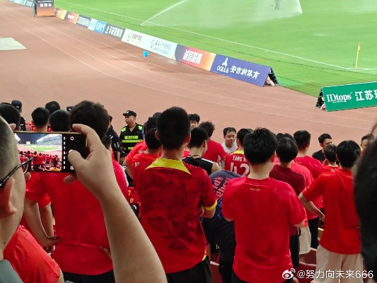 足下生辉，赛场生辉，探秘体育直播中的鞋类品牌战略