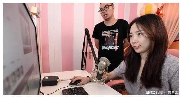 铁血柔情，解码体育直播中男性主播的性别突围之路